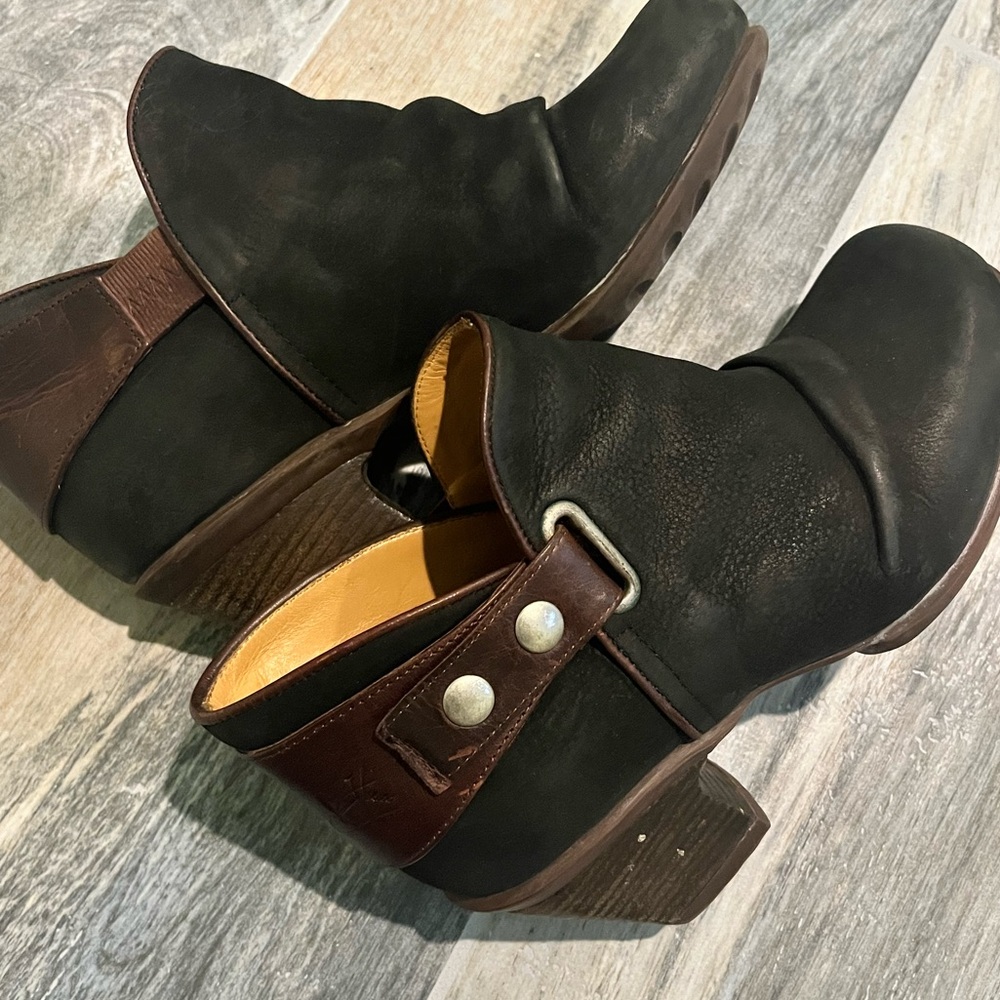 fluevog hopefuls—holly snapped ankle booties